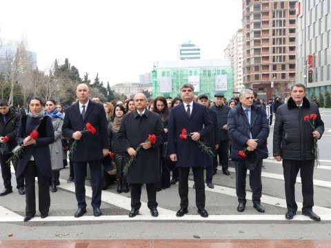 BSU kollektivi Xocalı soyqırımı abidəsini ziyarət edibrnrn&nbsp;