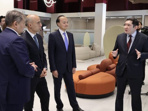 Emin Əmrullayev qazaxıstanlı həmkarı ilə görüşüb