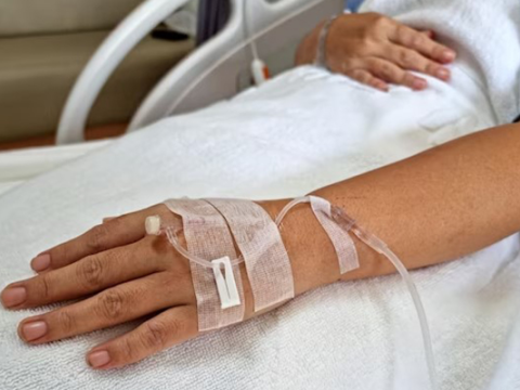 Məktəbdə arvadı ilə mübahisə edən şagird və qardaşına xəsarət yetirdi