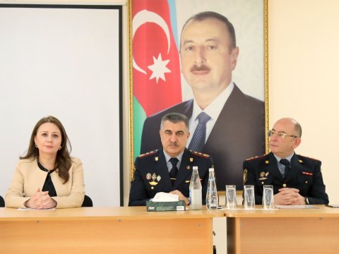 Polis təhsil müəssisələrində maarifləndirmə tədbirləri keçirib