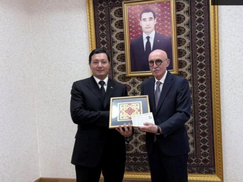 Firudin Qurbanov Türkmənistanın təhsil nazirinin müavinləri ilə görüşüb