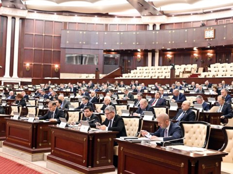 Kişi və qadınlara bərabər dəyərli əməyə görə bərabər əməkhaqqı verilməsi təmin olunacaq