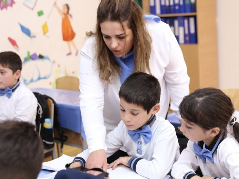 İş yerini dəyişmək istəyən müəllimlərin NƏZƏRİNƏ: Qeydiyyat başlayır