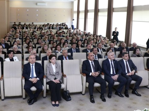 İdris İsayev AzMİU-nun 50 illik yubileyi münasibətilə təltifetmə mərasimində iştirak edib