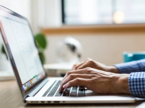 Elm və təhsil sahəsində media və kommunikasiya üzrə ixtisaslaşmaq istəyən tələbə və məzunlar üçün FÜRSƏT