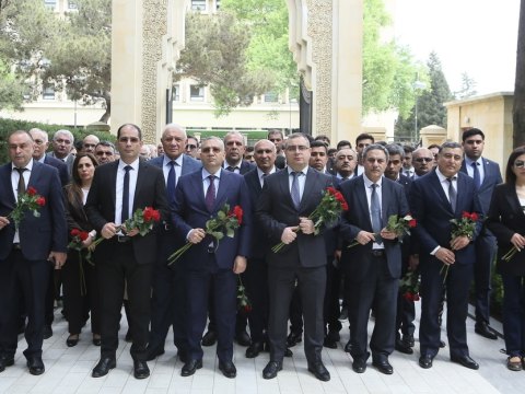 AzTU və TAU kollektivi Ulu Öndərin məzarını ziyarət ediblər