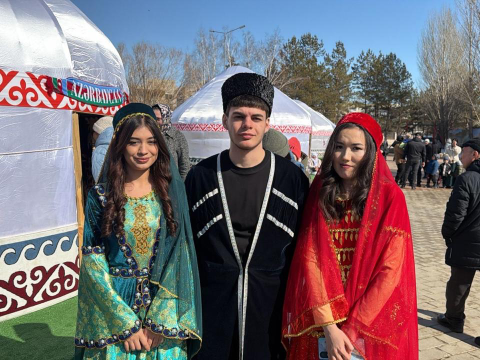 &ldquo;Musiqi mənim müəllimim olub&rdquo;: Azərbaycan dilini öyrənmiş QAZAXISTANLI qız