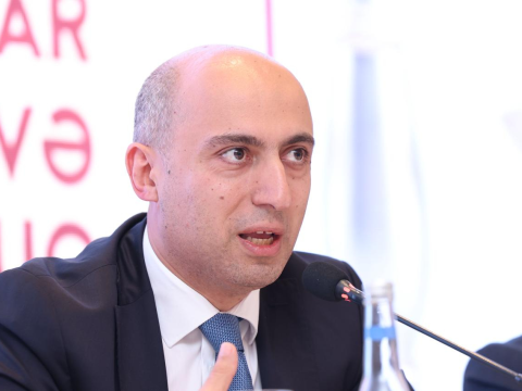 Emin Əmrullayev: Dərslik yazmayanlar dərslikləri daha çox tənqid edirlər