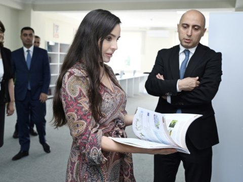 Leyla Əliyeva Yevlaxda məktəb binasının açılışında iştirak edib