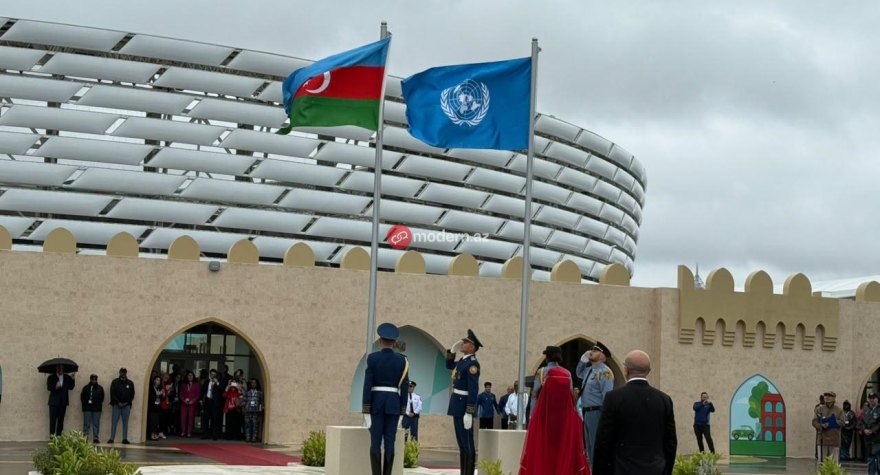 Flags of Azerbaijan and UN raised at WUF13 forum