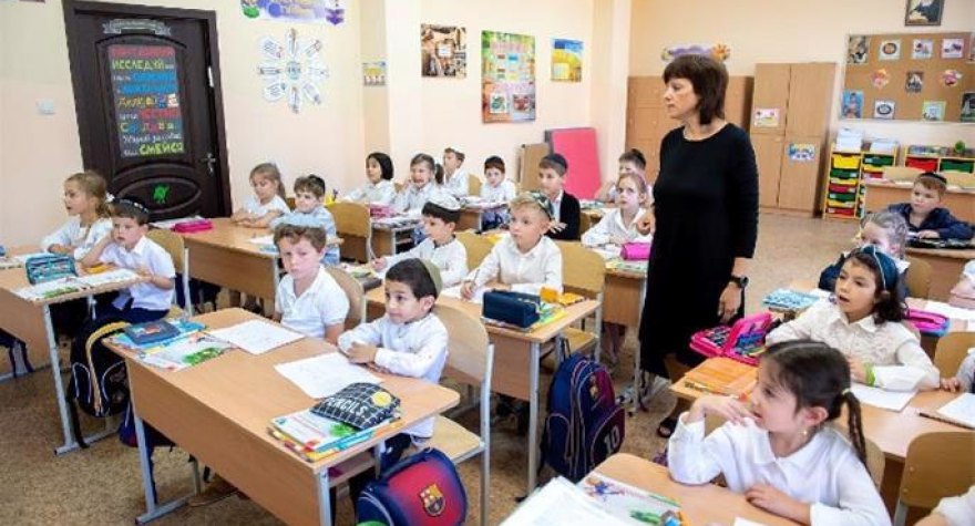İki məktəbə fənn müəllimləri axtarılır