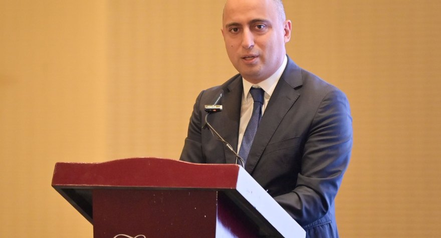 Emin Əmrullayev: İnsanlar doktoranturaya adlarının qarşısında elmi dərəcə yazdırmaq üçün GƏLMƏMƏLİDİRLƏR