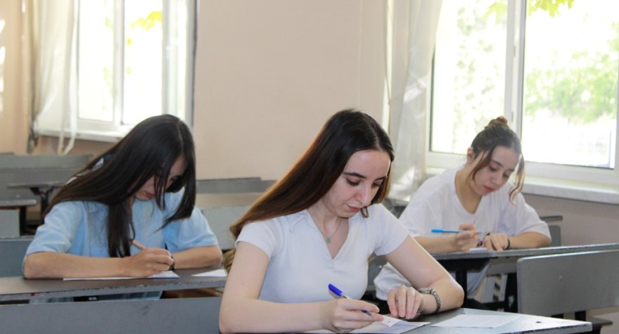 Magistraturaya qəbul imtahanı keçirilib