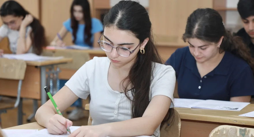 II və III ixtisas qrupları üzrə ali təhsil müəssisələrinə qəbul imtahanı keçirilibrn