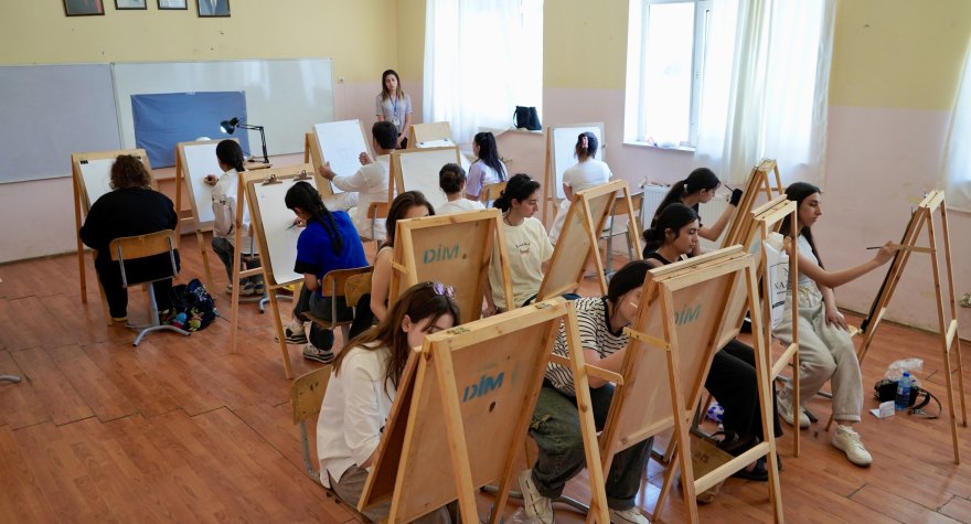 Rəngkarlıq üzrə qabiliyyət imtahanında iştirak etmək istəyənlərin NƏZƏRİNƏ!