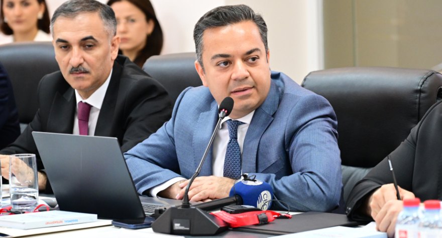 Vüsal Xanlarov: Diplomların elektron formatda verilməsinə başlanılıb