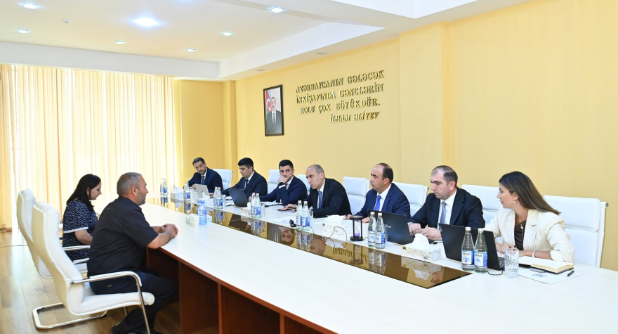 Elm və təhsil naziri Saatlıda vətəndaşları qəbul edib