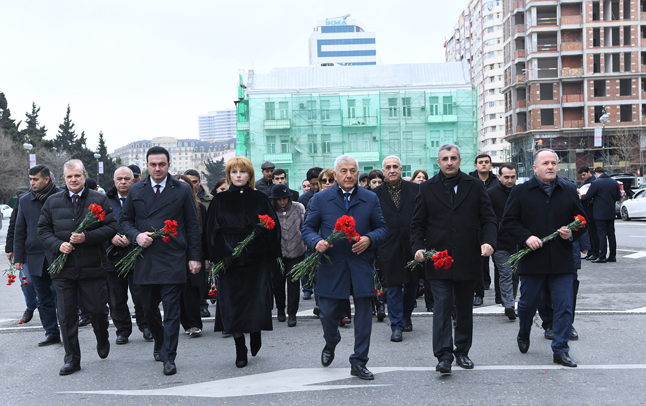 BMU kollektivi Xocalı soyqırımı abidəsini ziyarət etdi - Fotolar