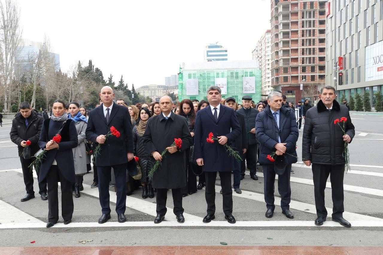 BSU kollektivi Xocalı soyqırımı abidəsini ziyarət edibrnrn&nbsp;
