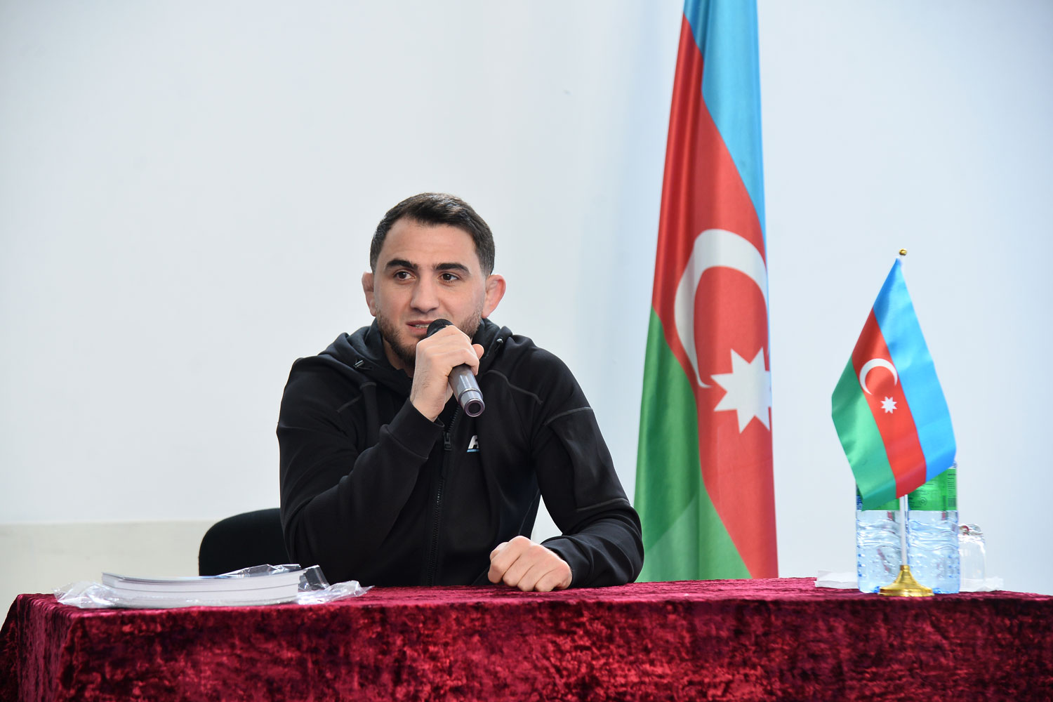 Dünya çempionu Hacı Əliyev &ldquo;Məktəbdə...&rdquo; layihəsinin qonağı olub