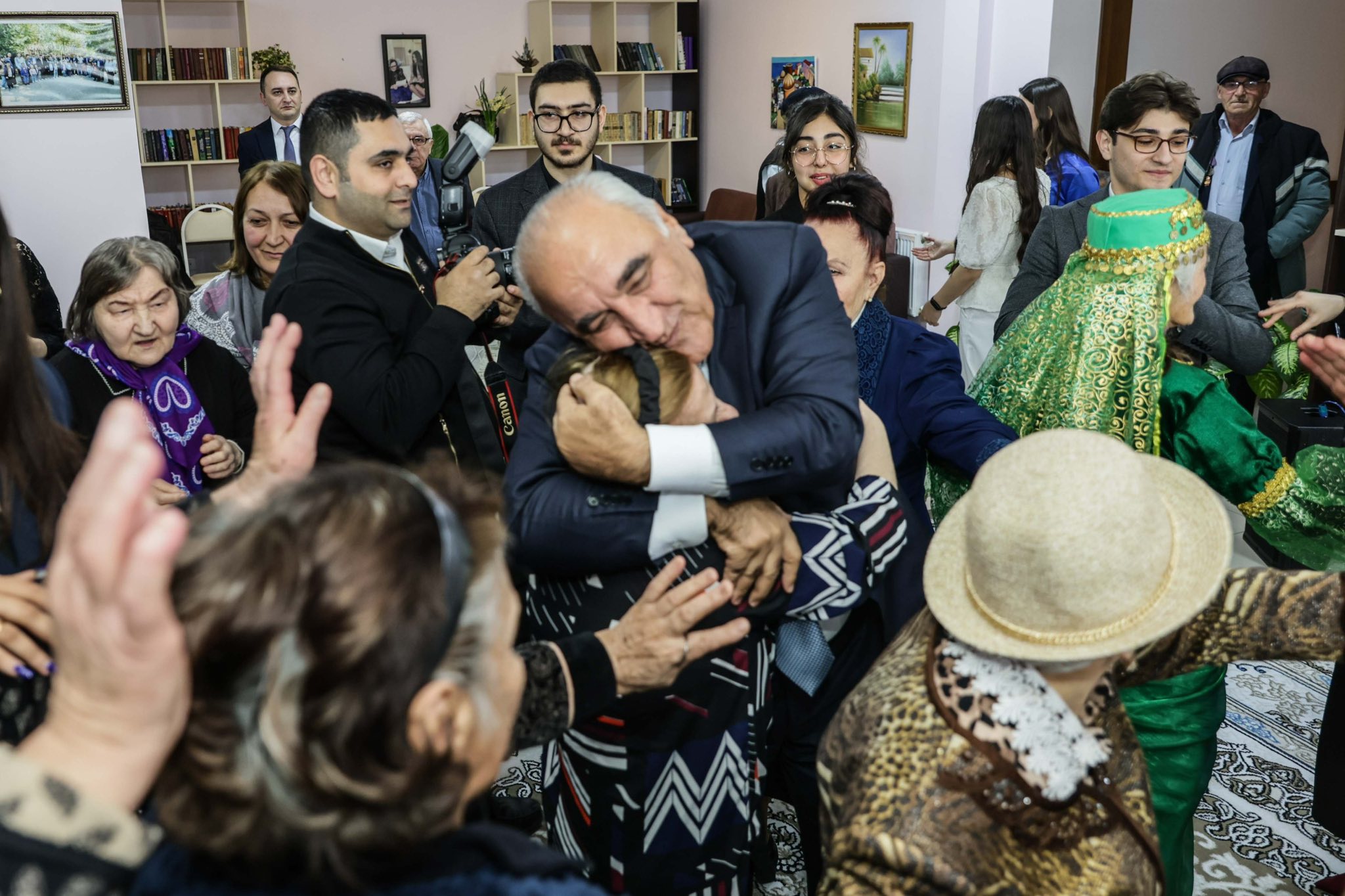 Azərbaycan Dövlət İqtisad Universitetinin rektoru Novruz bayramını belə qeyd etdi - FOTO&nbsp;
