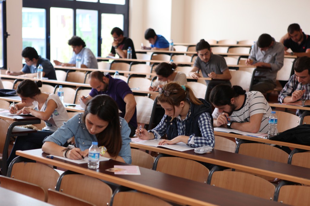 Bu universitetlər onlayn təhsilə keçib - RƏSMİ