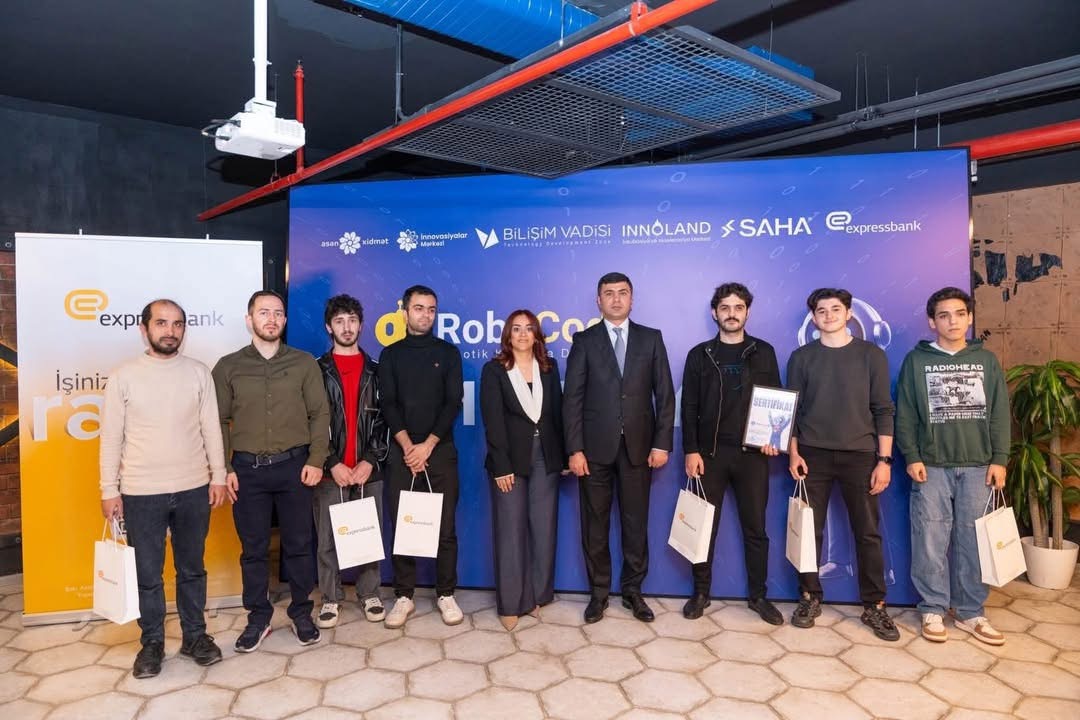 BMU tələbələri robotik kodlama yarışında I yerin qalibi olub