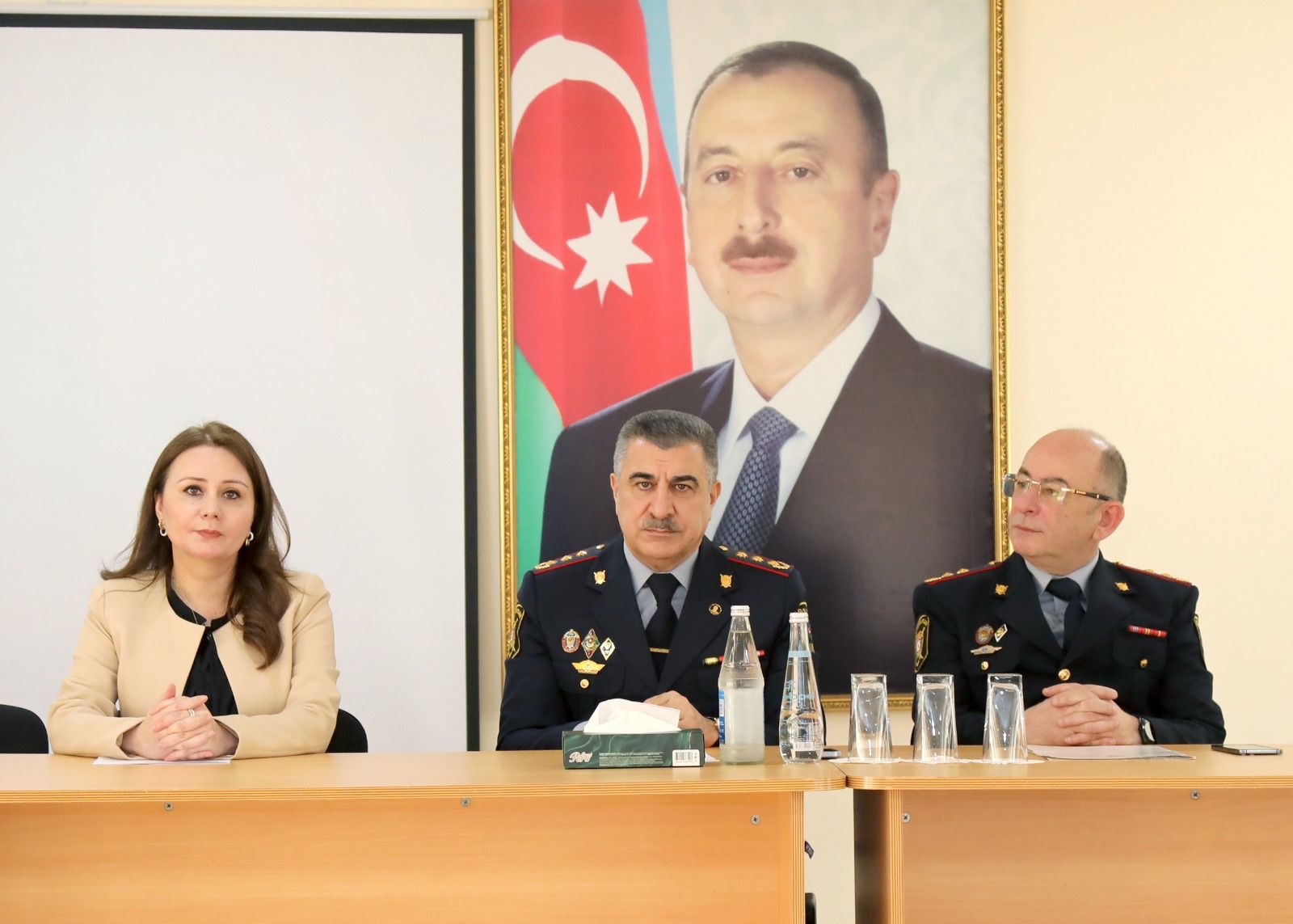 Polis təhsil müəssisələrində maarifləndirmə tədbirləri keçirib