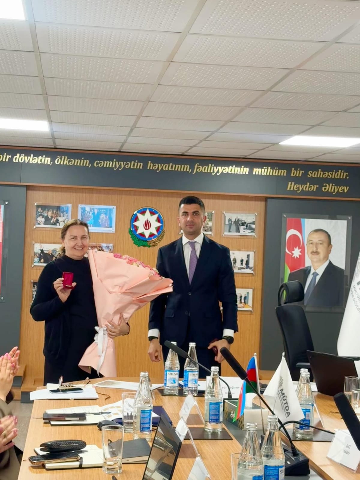 MÜTDA-nın direktor müavini döş nişanı ilə mükafatlandırılıb