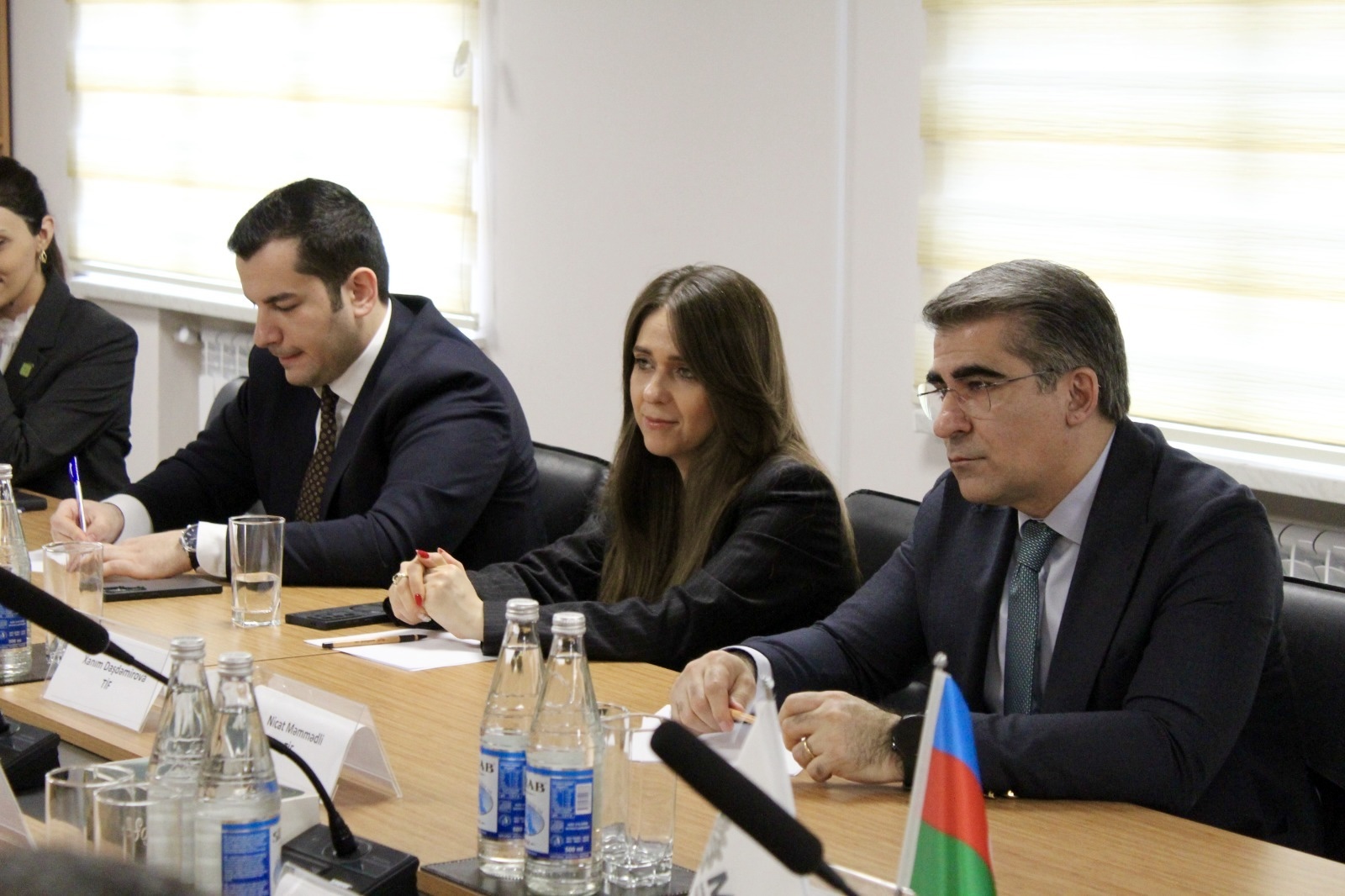 TəhsilPlus kartları ilə bağlı regional təhsil idarələrinin DİREKTORLARI ilə görüş keçirilib