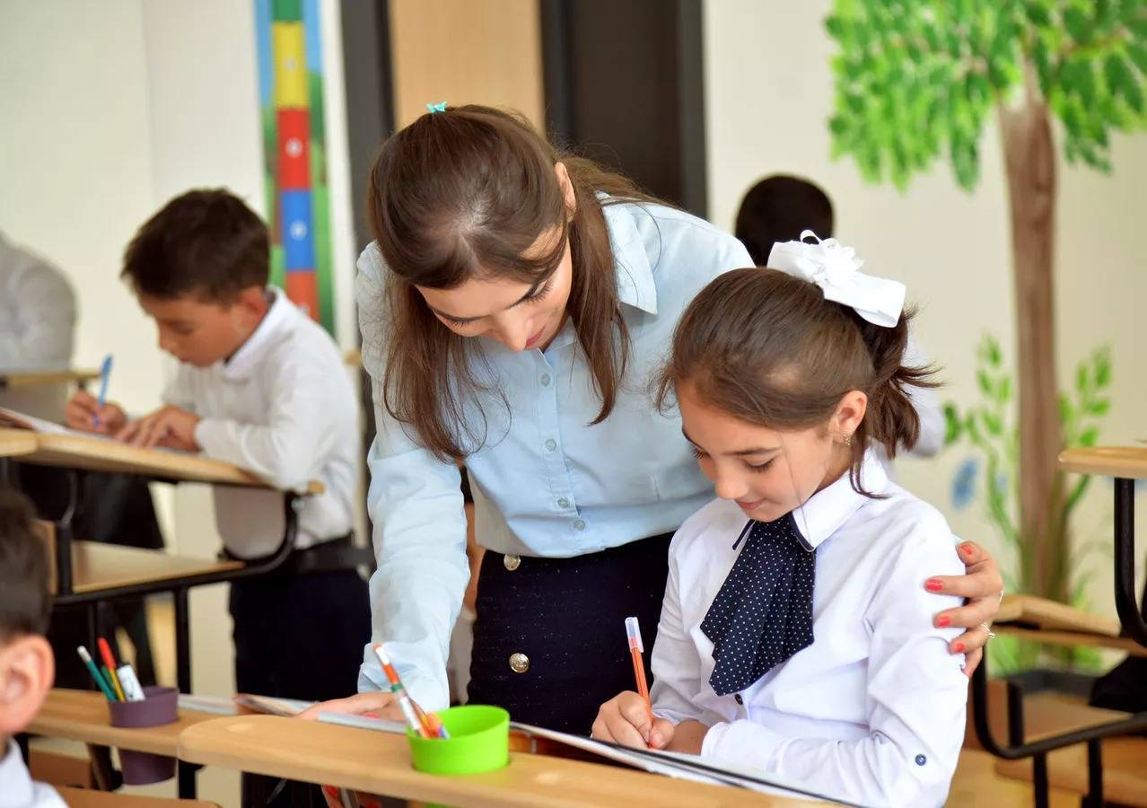Regionlardan olan müəllimlərin peşəkar inkişafına dəstək davam etdirilir