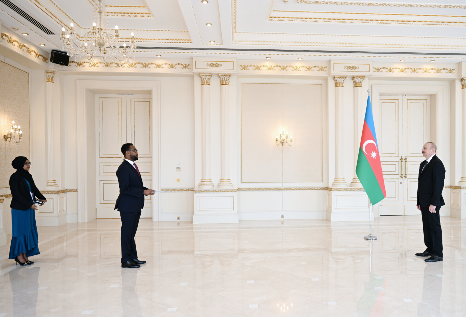 Prezident İlham Əliyev Somalinin Azərbaycanda YENİ təyin olunmuş SƏFİRİNİ&nbsp;qəbul edib