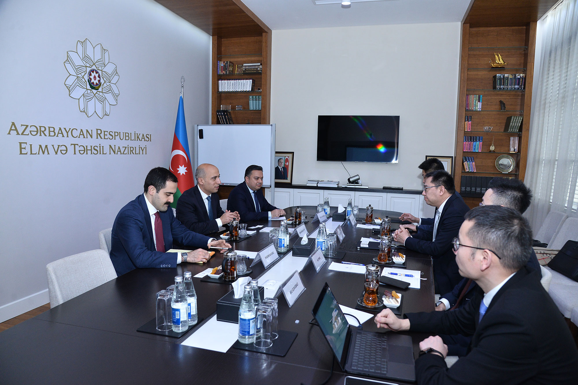 Nazir "Power China" şirkətinin nümayəndə heyəti ilə görüşüb