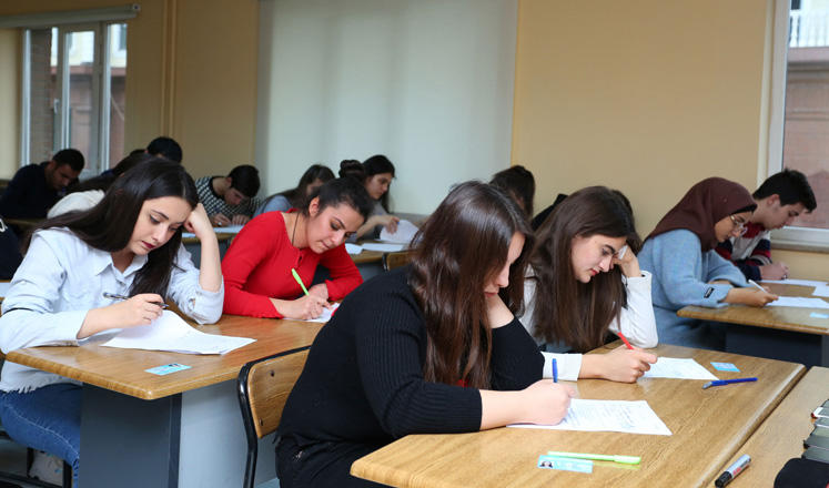 Azyaşlıları ingilis dilini öyrənməyə həvəsləndirmək üçün kvalifikasiya imtahanlarına qeydiyyat elan edilir
