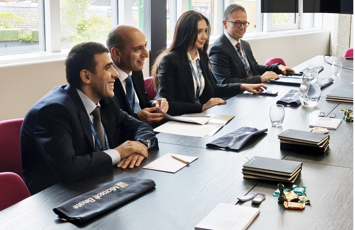 Elm və təhsil naziri Londonda "Microsoft" nümayəndəsi ilə görüşüb