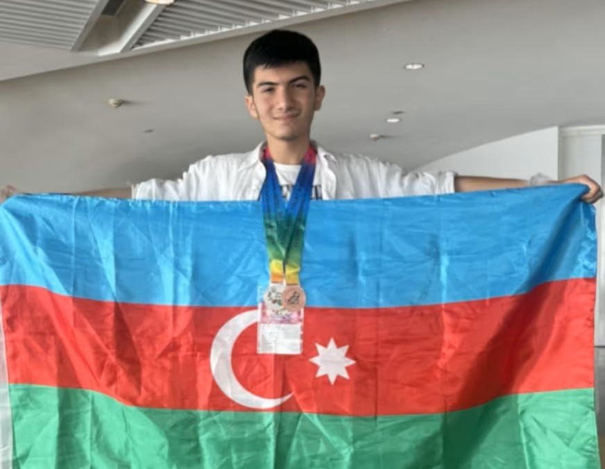 11-ci sinif şagirdindən böyük uğur: ABŞ və Britaniyanın aparıcı universitetlərinə qəbul aldı