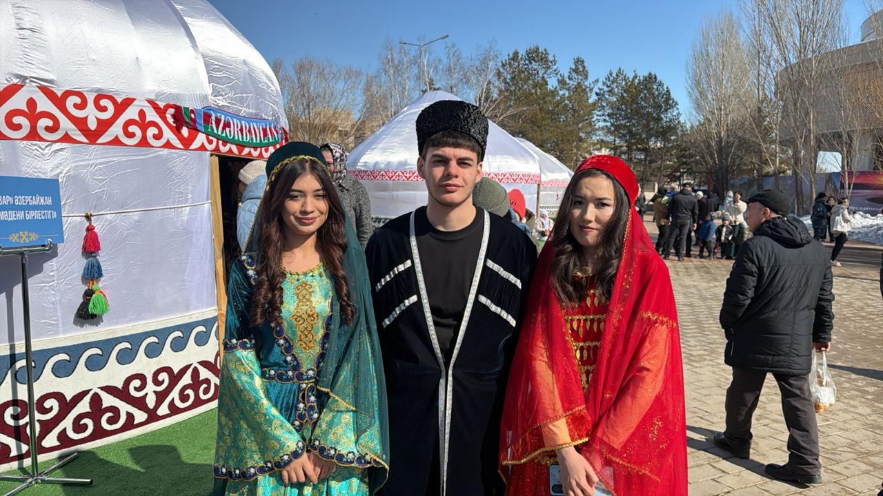 &ldquo;Musiqi mənim müəllimim olub&rdquo;: Azərbaycan dilini öyrənmiş QAZAXISTANLI qız
