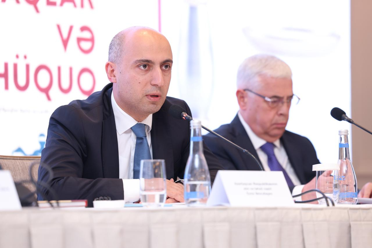 Emin Əmrullayev: Təxminən 3 ildən sonra dərsliklər əhəmiyyətini İTİRƏCƏK