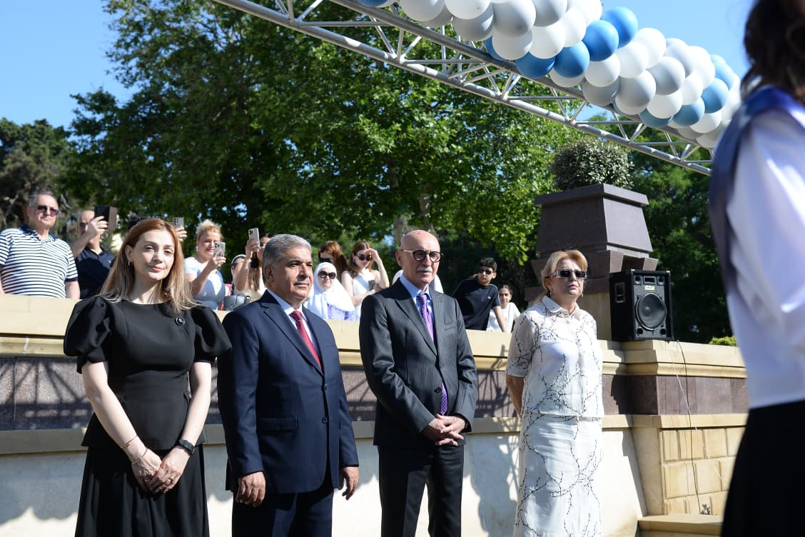 Firudin Qurbanov 6 nömrəli məktəb-liseyin &ldquo;Son zəng&rdquo; tədbirində iştirak edib