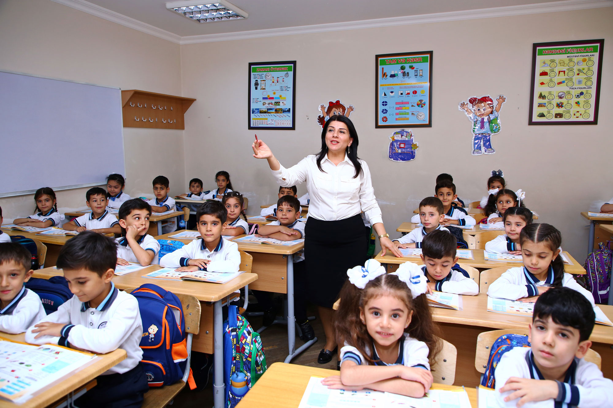 Müəllim və şagirdlərin geyimi ilə bağlı tələblər&nbsp;- Qanuna salınır