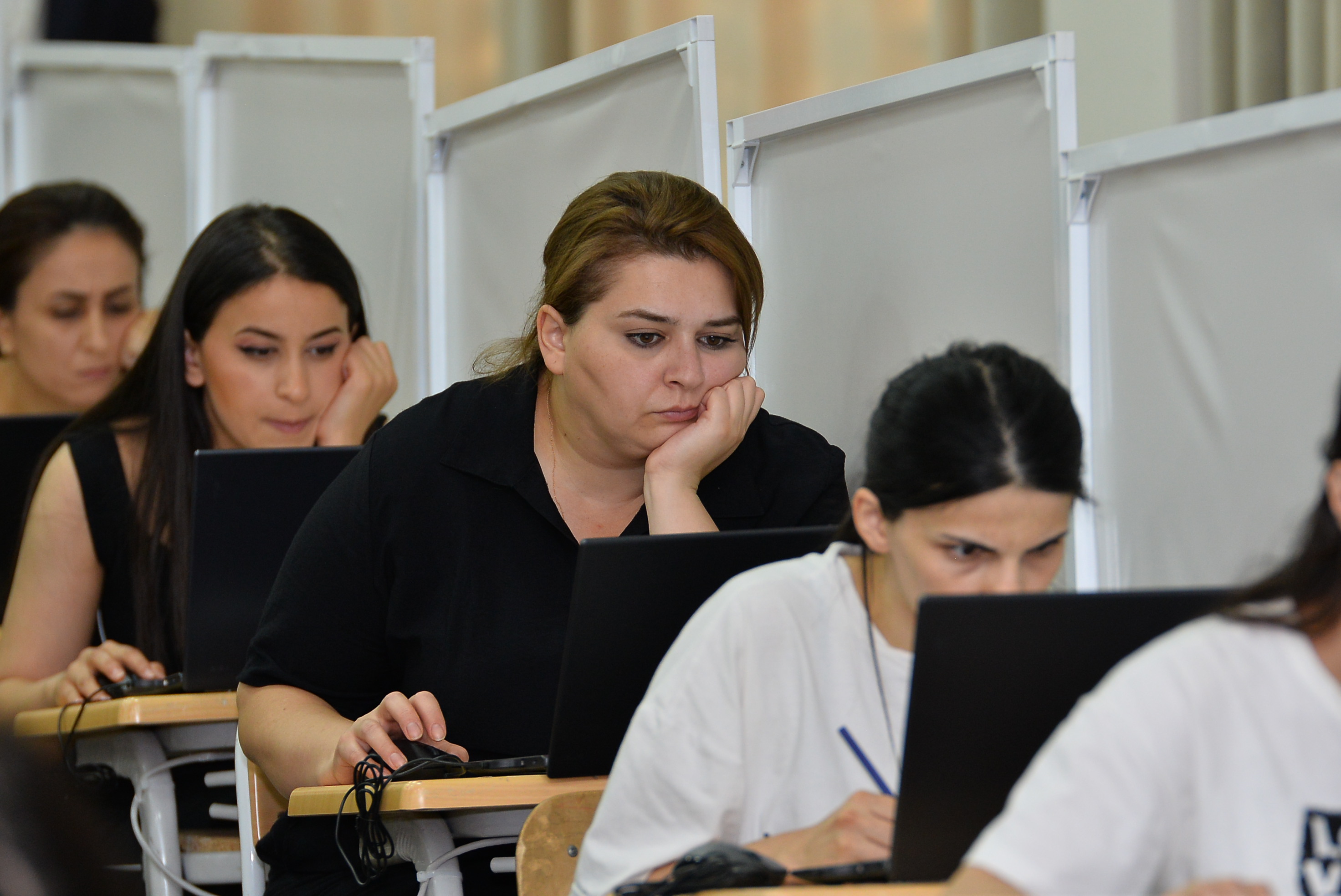 9 mindən çox müəllim işdən AZAD edilib