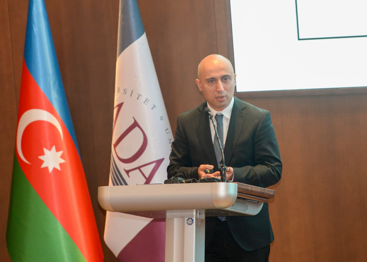 Nazir: 30 suala cavab verə bilməyən müəllim şagirdi öyrədə bilməz