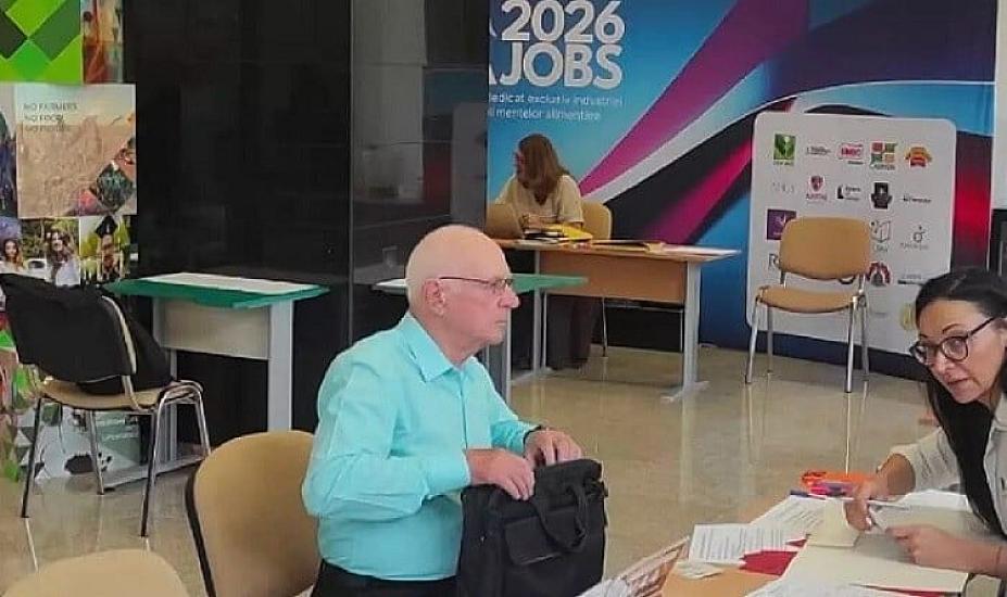 87 yaşlı şəxs universitetə&nbsp;sənəd verdi