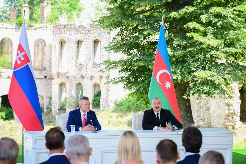 Azərbaycan və Slovakiya prezidentləri mətbuata bəyanatlarla çıxış ediblər