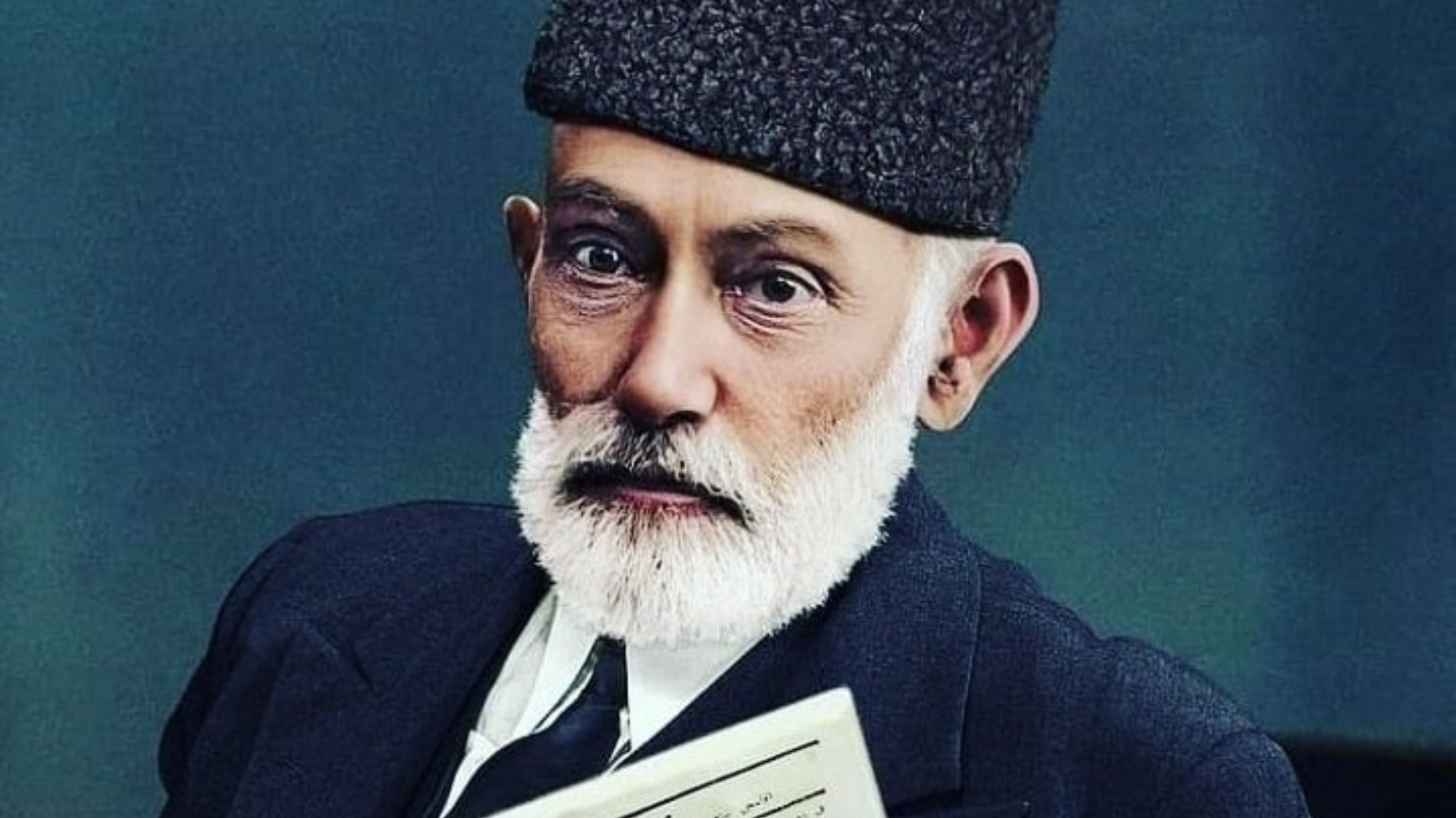 Oxuyan insanı təhsil, düşünən insanı media yetişdirir